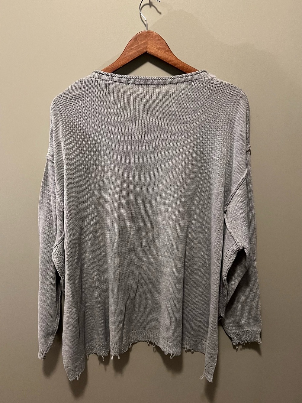 Easel Los Angeles-Relaxed Gray Distressed Thermal Sweatshirt - Women - Picture 6 of 6